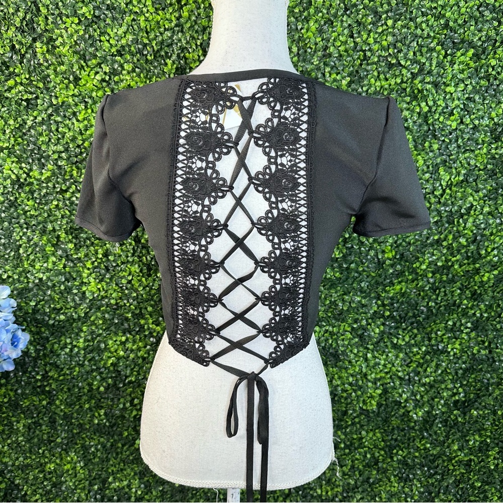 Black lace up bandage material crop top nwt‎ - Picture 3 of 9